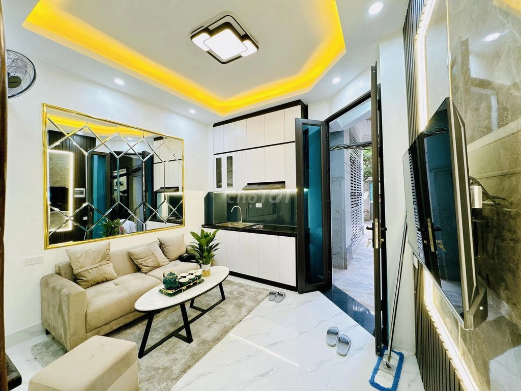 Cho thuê biệt thự 5 tầng full đồ phố Bùi Xương Trạch