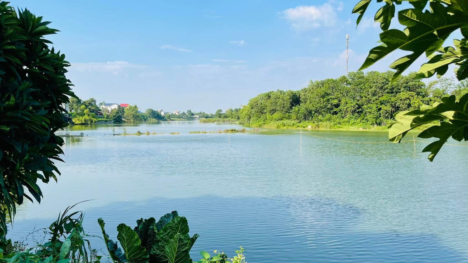 Bán Đất 100m2 full thổ cư view hồ, mặt tiền rộng hơn 9m